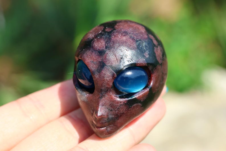 2.3" Natural garnet alien skull, Quartz Crystal Carved, Crystal Heal Reiki, Home decoration, Crystal Gifts