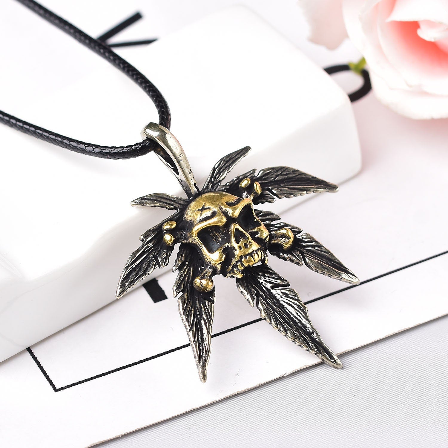 DIY Fashion Lucky Hand Carved Skull Leaf Charm Pendant Man Women Necklace Gift Biker Gothic Pendant