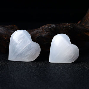 White Selenite Hand Made Heart Shape Love for Girls Gift Figurines Holiday Home Office Statue Décoration Christmas 1 Pair