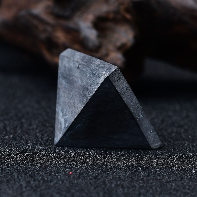 Shungite Pyramid Stone Hand Made Quartz Healing Crystal Meditation Radiation Protection Home Decoration Collection Gift